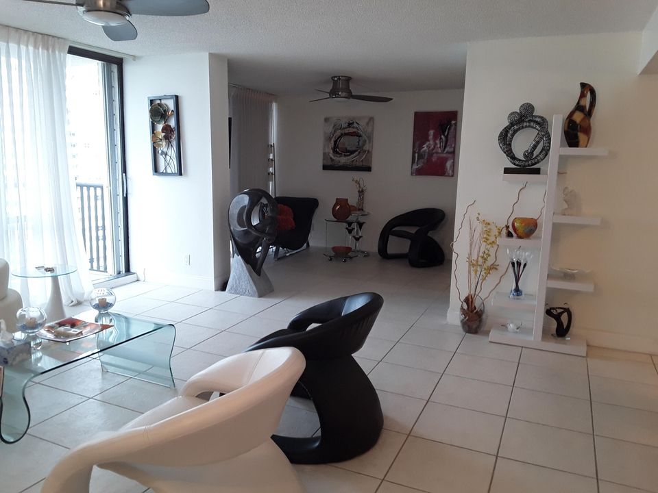 For Rent: $3,000 (2 beds, 2 baths, 1270 Square Feet)