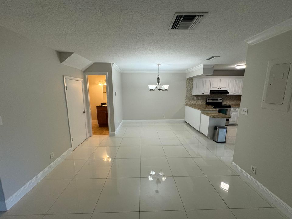 For Rent: $2,700 (2 beds, 2 baths, 1593 Square Feet)