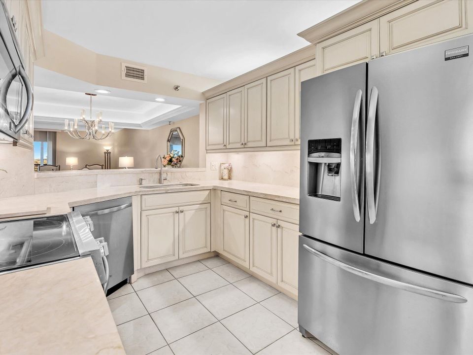 For Sale: $358,000 (2 beds, 2 baths, 1651 Square Feet)