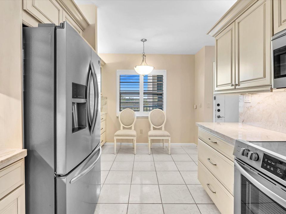 For Sale: $358,000 (2 beds, 2 baths, 1651 Square Feet)