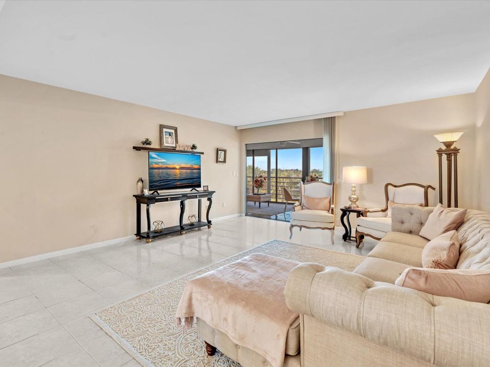 For Sale: $358,000 (2 beds, 2 baths, 1651 Square Feet)