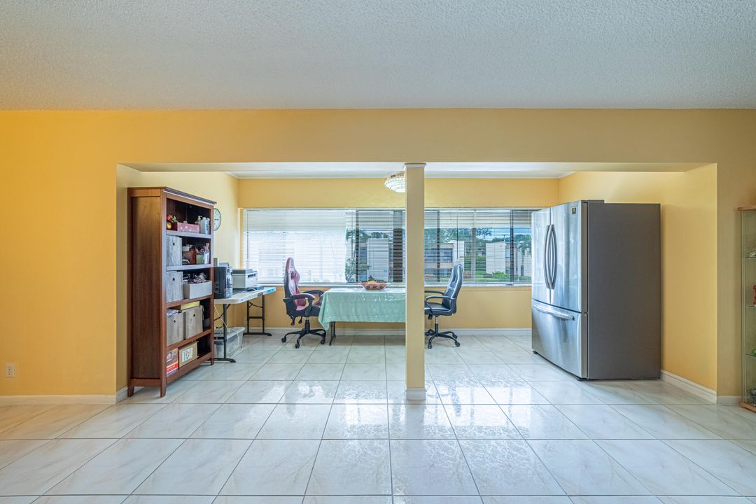 For Sale: $300,000 (2 beds, 2 baths, 1500 Square Feet)