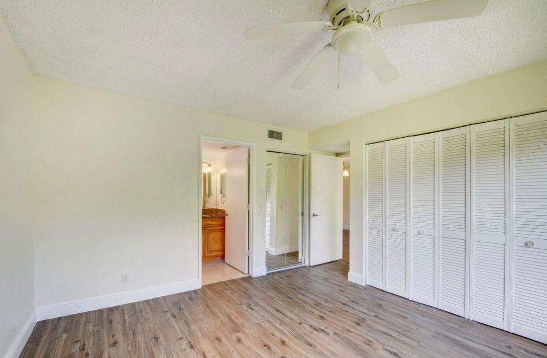 For Rent: $2,000 (2 beds, 2 baths, 916 Square Feet)