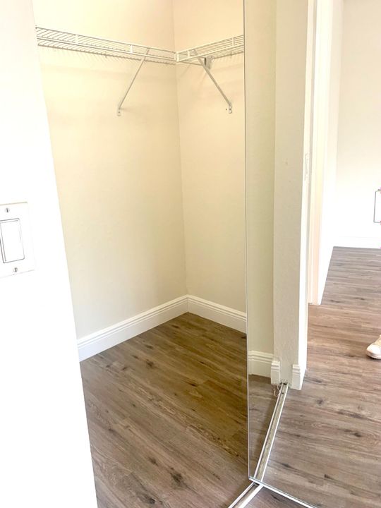 For Rent: $2,000 (2 beds, 2 baths, 916 Square Feet)