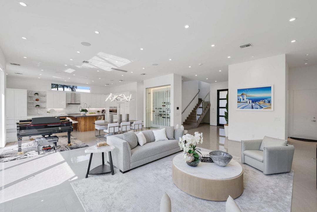 For Sale: $7,500,000 (5 beds, 4 baths, 5441 Square Feet)