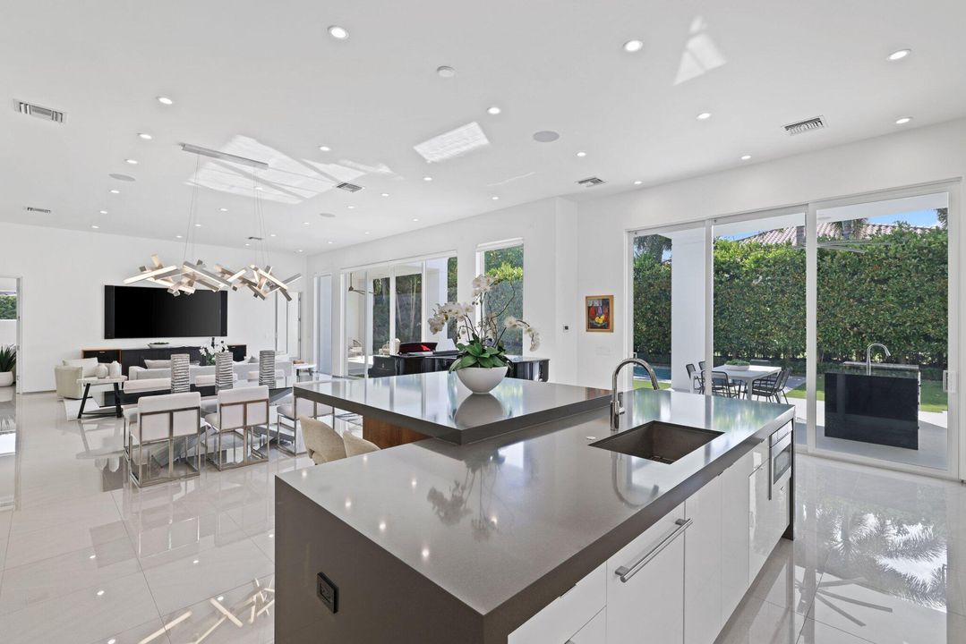 For Sale: $7,500,000 (5 beds, 4 baths, 5441 Square Feet)