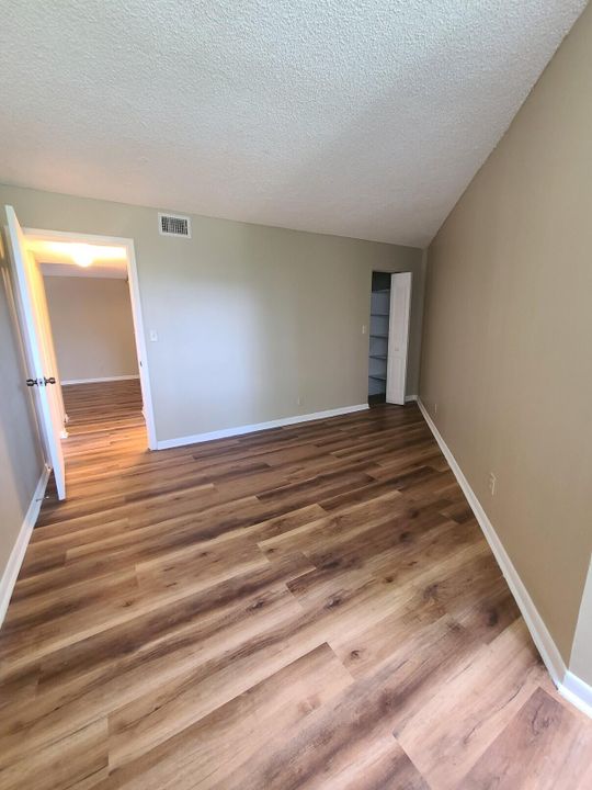 For Rent: $1,750 (2 beds, 1 baths, 850 Square Feet)