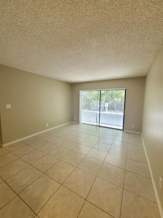 For Rent: $1,500 (1 beds, 1 baths, 775 Square Feet)