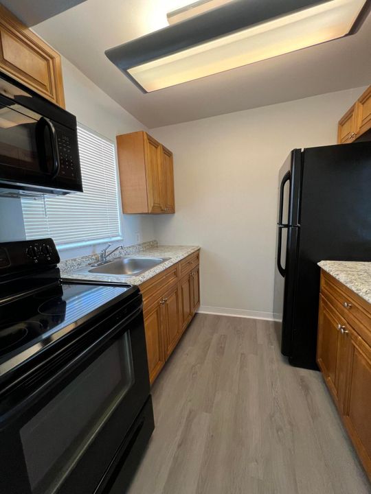 For Rent: $1,995 (2 beds, 1 baths, 800 Square Feet)