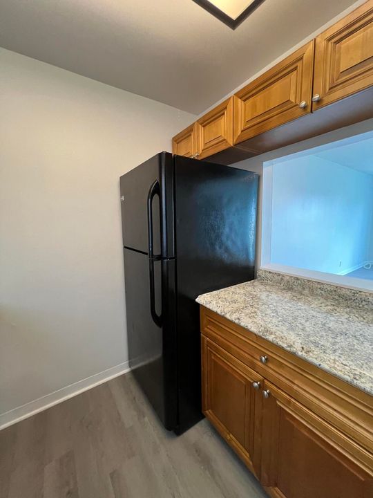 For Rent: $1,995 (2 beds, 1 baths, 800 Square Feet)