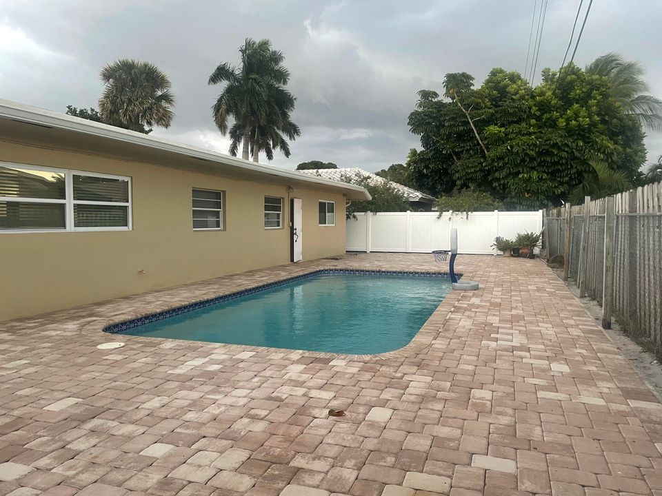 For Rent: $4,350 (3 beds, 2 baths, 1758 Square Feet)