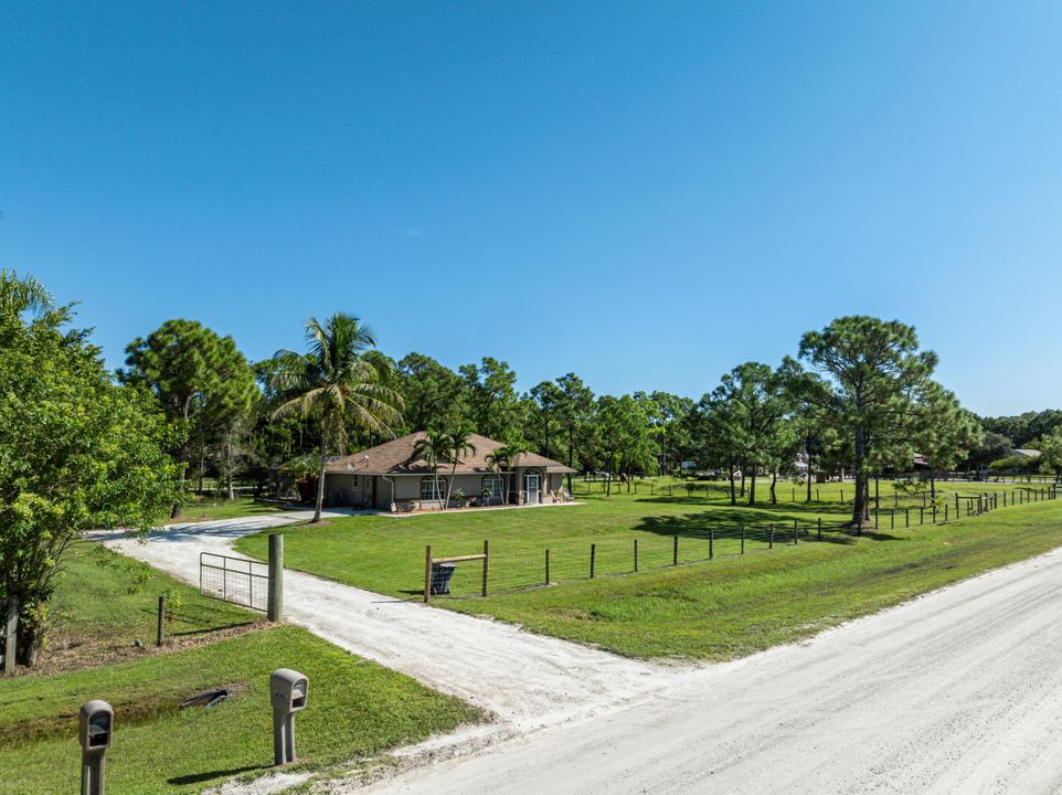 For Sale: $599,900 (3 beds, 2 baths, 1572 Square Feet)