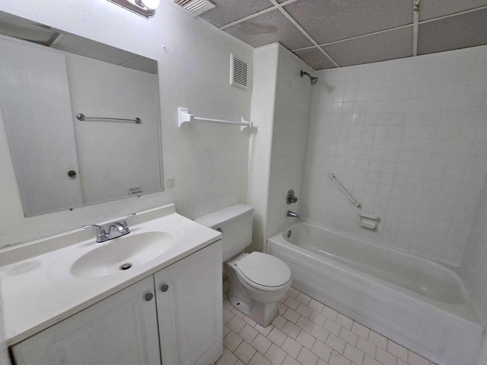 For Rent: $1,775 (2 beds, 2 baths, 949 Square Feet)