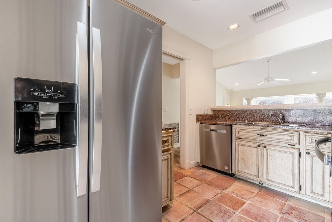 For Sale: $414,900 (2 beds, 2 baths, 1176 Square Feet)