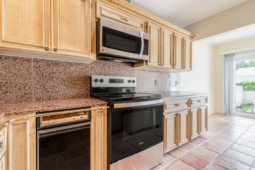 For Sale: $414,900 (2 beds, 2 baths, 1176 Square Feet)