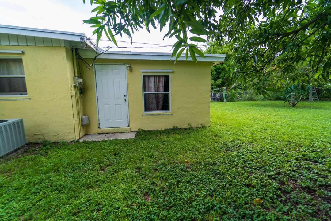 Active With Contract: $350,000 (3 beds, 2 baths, 1214 Square Feet)