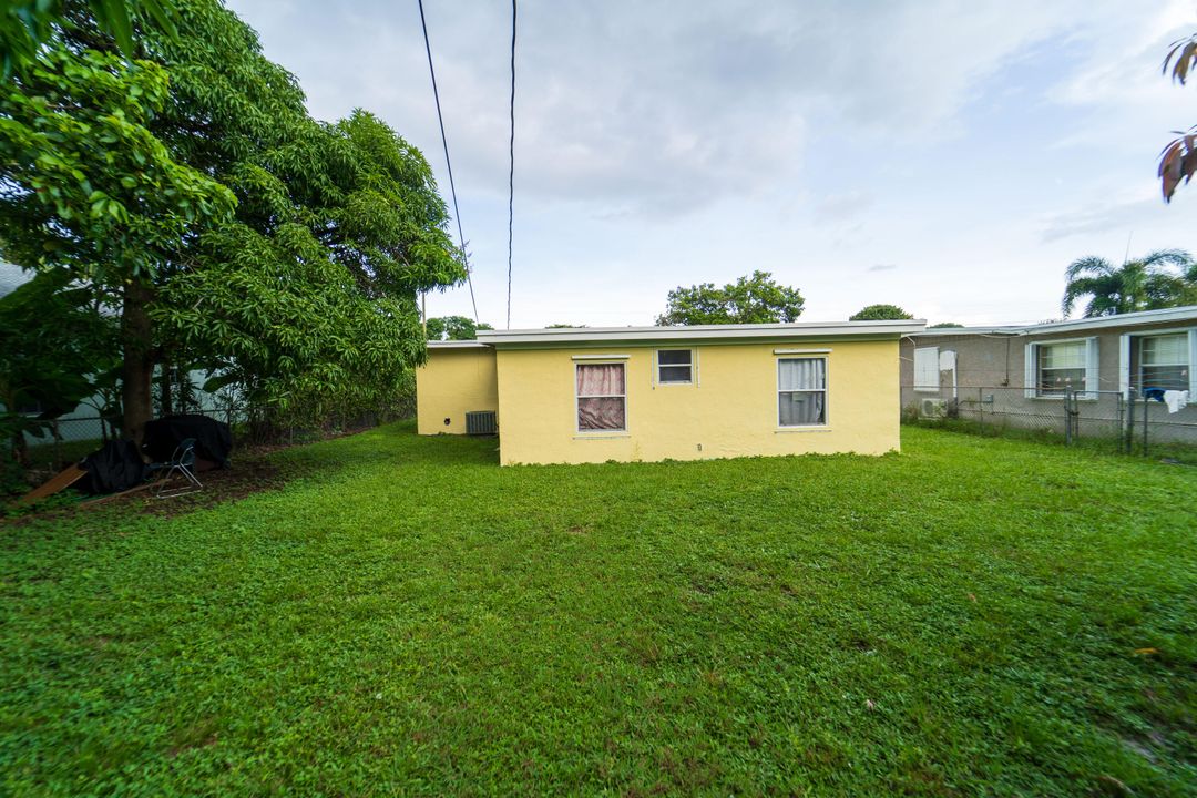 Active With Contract: $350,000 (3 beds, 2 baths, 1214 Square Feet)