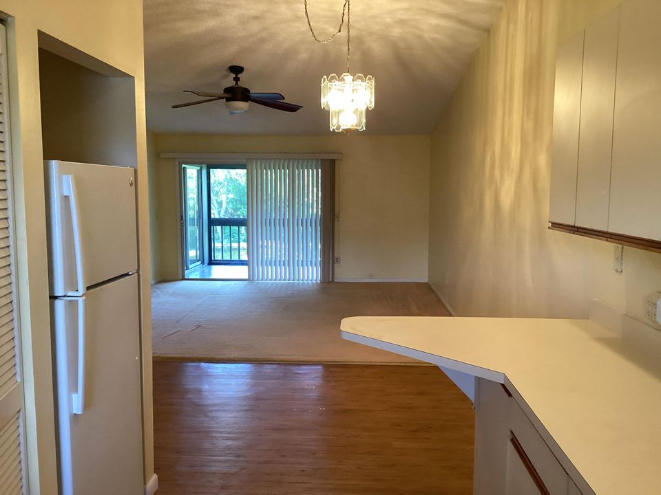 For Sale: $229,000 (2 beds, 2 baths, 1177 Square Feet)