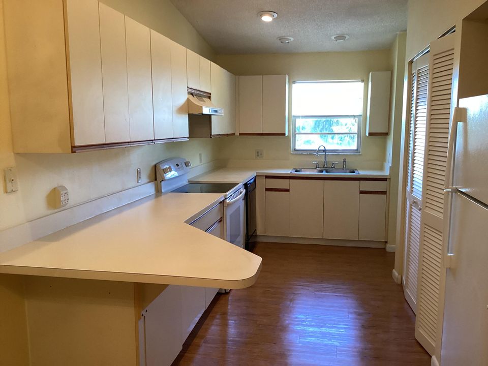 For Sale: $229,000 (2 beds, 2 baths, 1177 Square Feet)