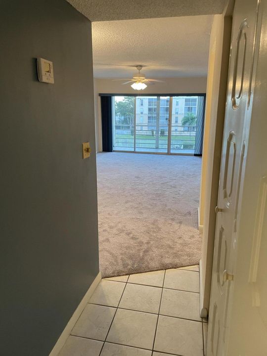 For Sale: $145,000 (1 beds, 1 baths, 780 Square Feet)