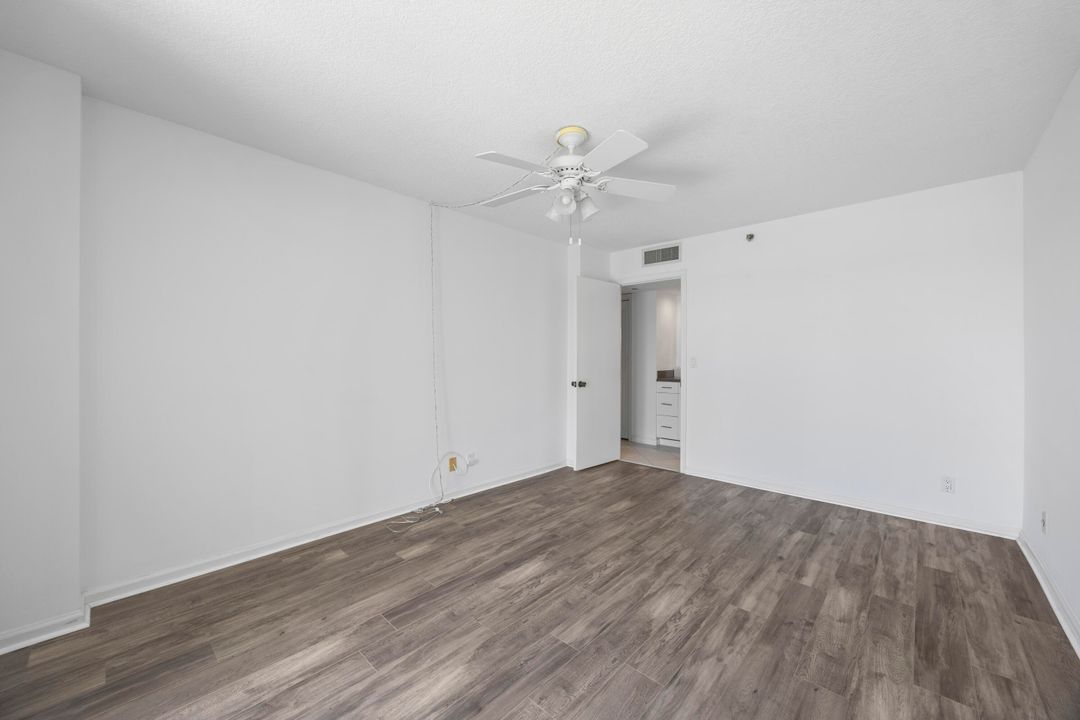 For Rent: $3,200 (2 beds, 2 baths, 1300 Square Feet)