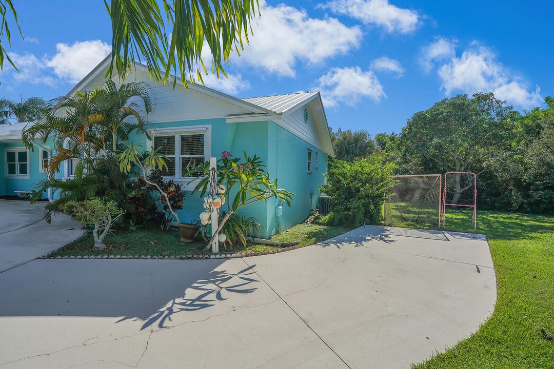 For Sale: $635,000 (4 beds, 2 baths, 2079 Square Feet)