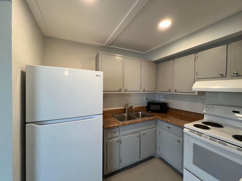 For Rent: $1,850 (1 beds, 1 baths, 726 Square Feet)