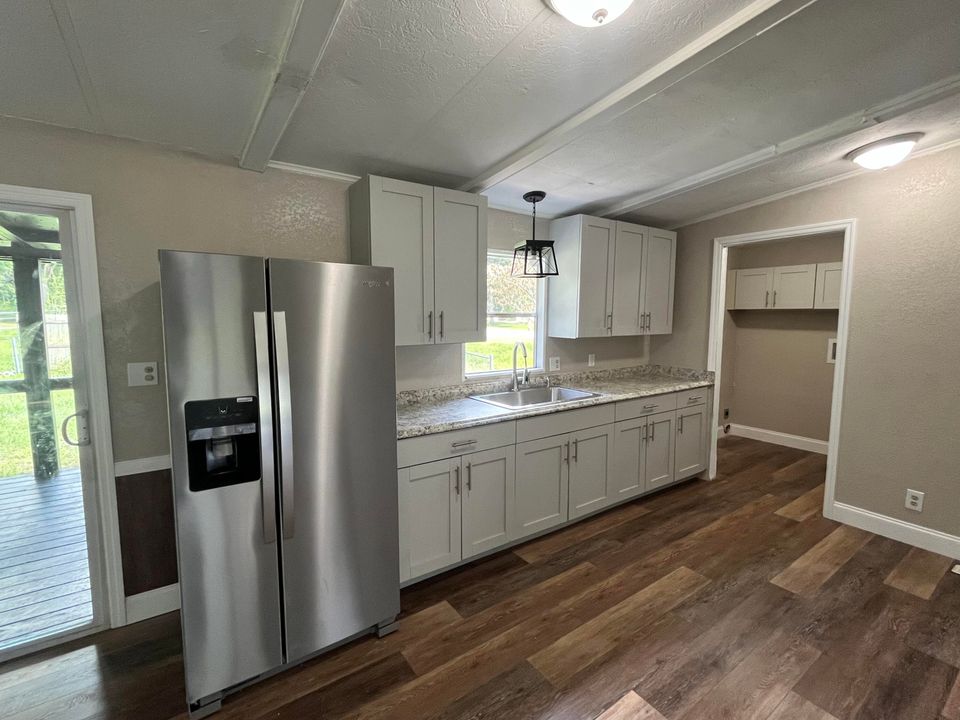 For Sale: $173,900 (3 beds, 2 baths, 1300 Square Feet)