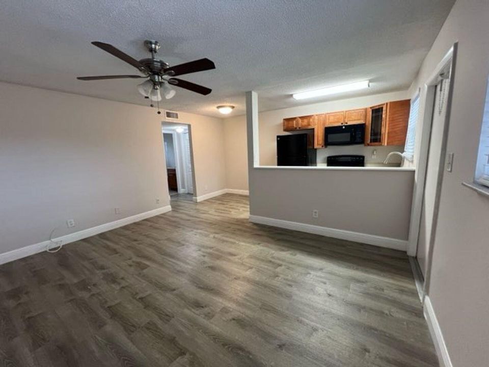 For Rent: $1,795 (1 beds, 1 baths, 800 Square Feet)