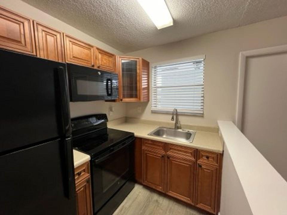 For Rent: $1,795 (1 beds, 1 baths, 800 Square Feet)