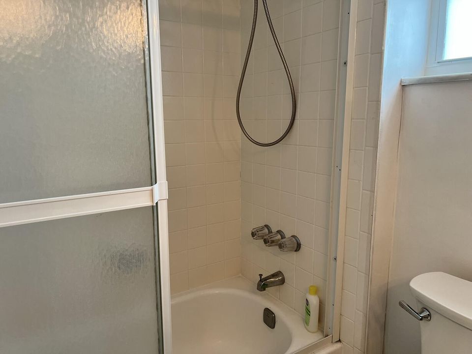 For Rent: $3,000 (2 beds, 2 baths, 955 Square Feet)