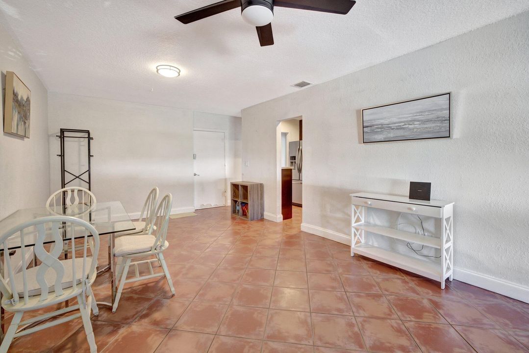 For Sale: $349,995 (2 beds, 2 baths, 930 Square Feet)