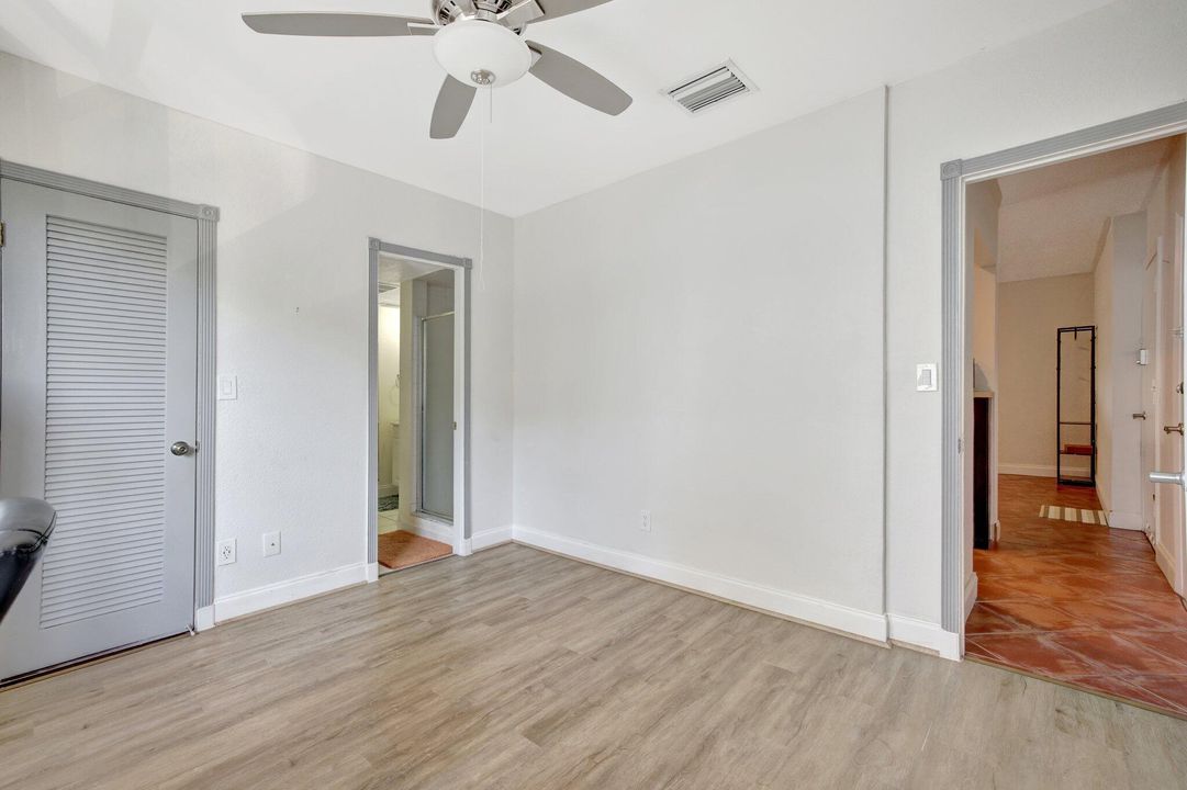 For Sale: $349,995 (2 beds, 2 baths, 930 Square Feet)