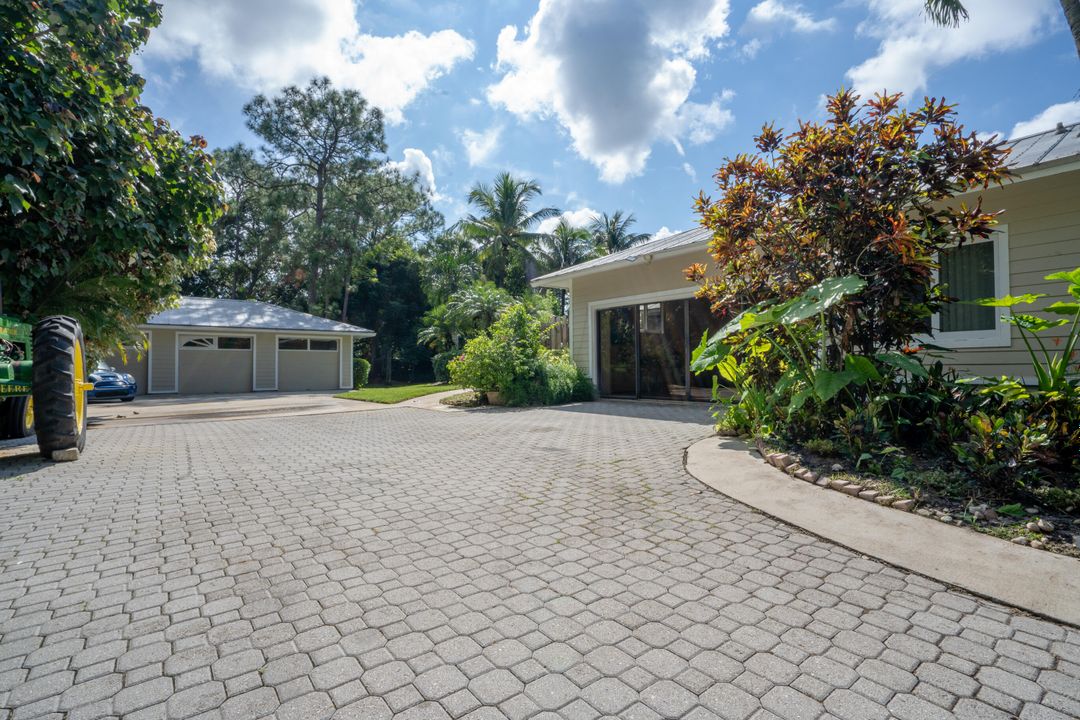 For Sale: $880,000 (3 beds, 2 baths, 2416 Square Feet)