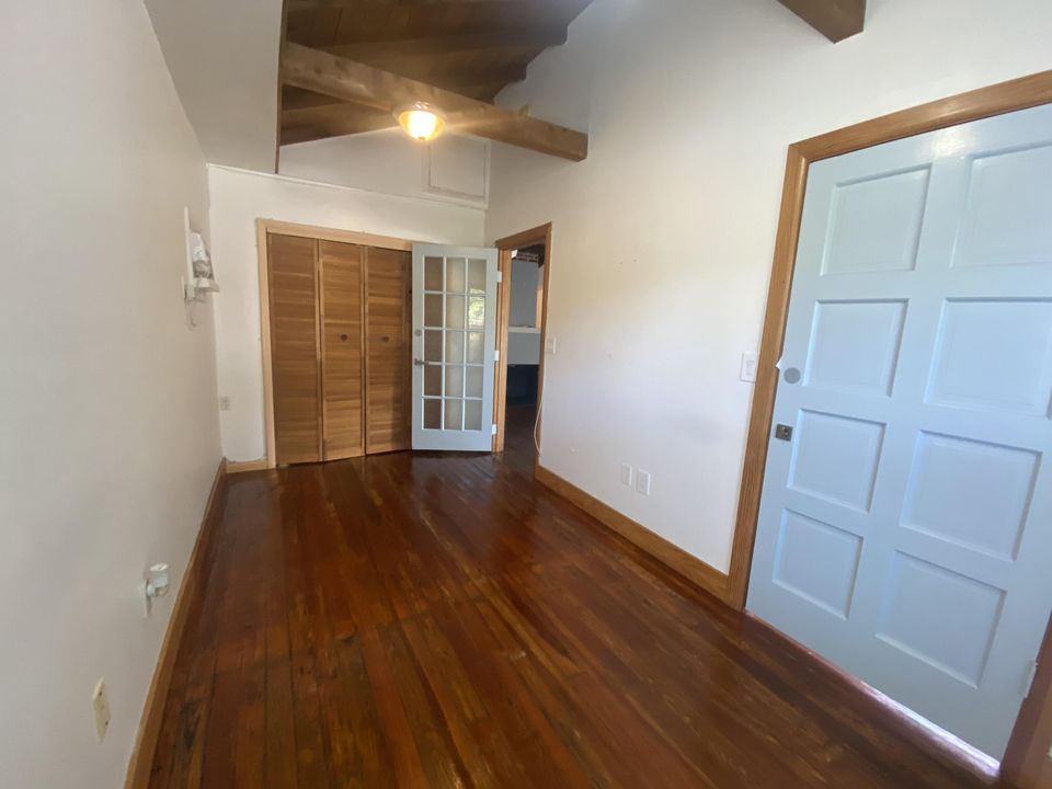 For Rent: $2,250 (1 beds, 1 baths, 680 Square Feet)