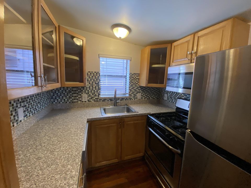 For Rent: $2,250 (1 beds, 1 baths, 680 Square Feet)