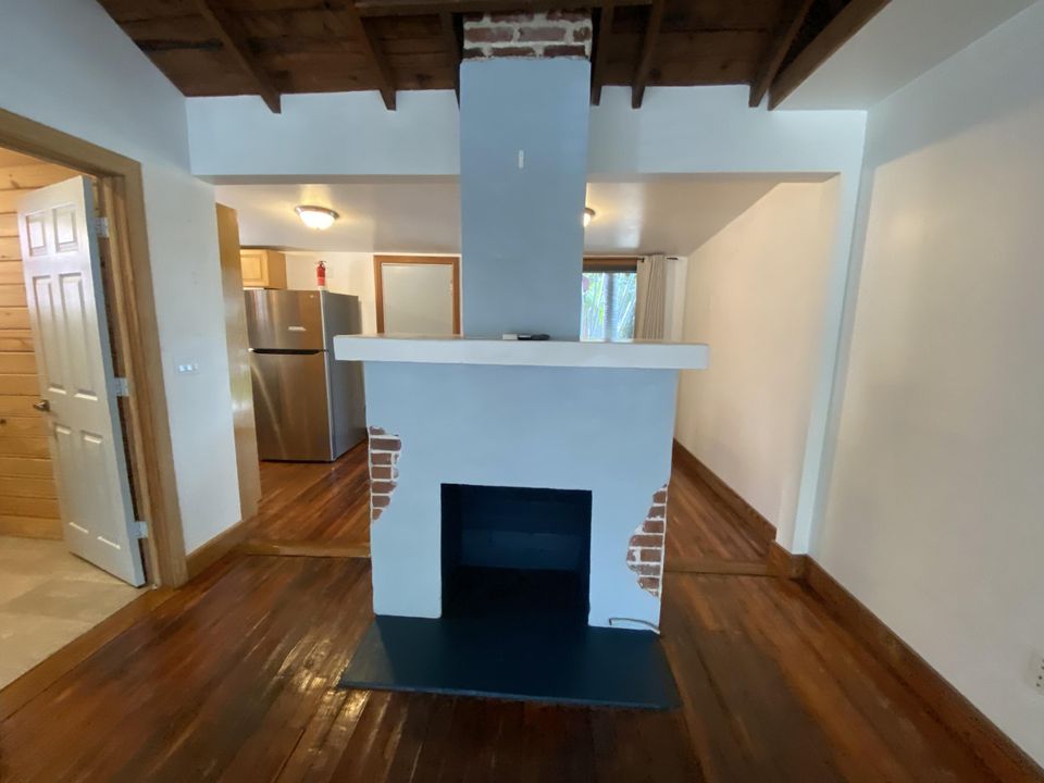 For Rent: $2,250 (1 beds, 1 baths, 680 Square Feet)