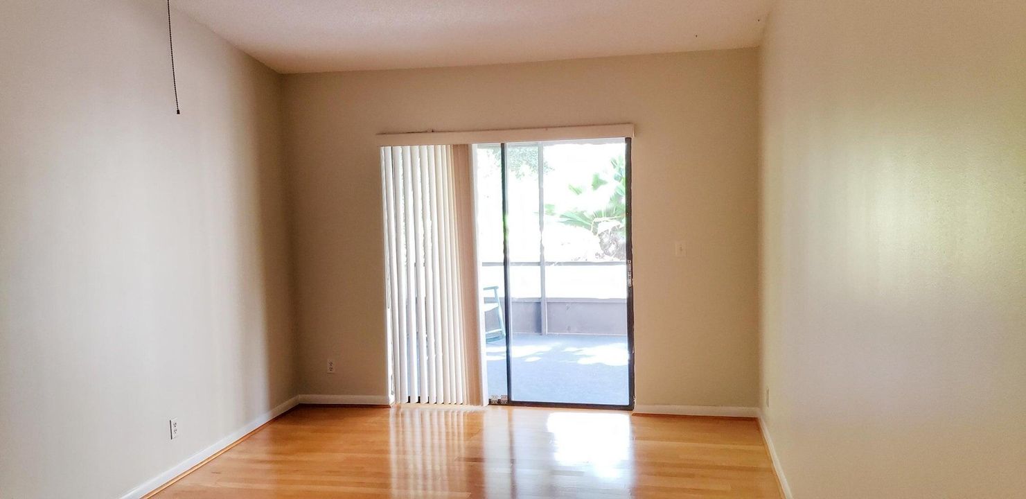 For Rent: $2,400 (2 beds, 2 baths, 1087 Square Feet)