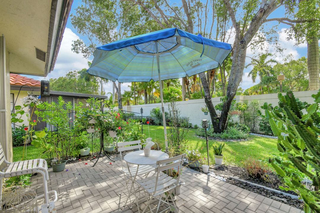 For Sale: $349,000 (3 beds, 2 baths, 1469 Square Feet)