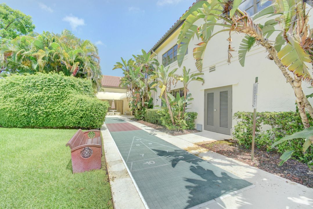 For Sale: $349,000 (3 beds, 2 baths, 1469 Square Feet)