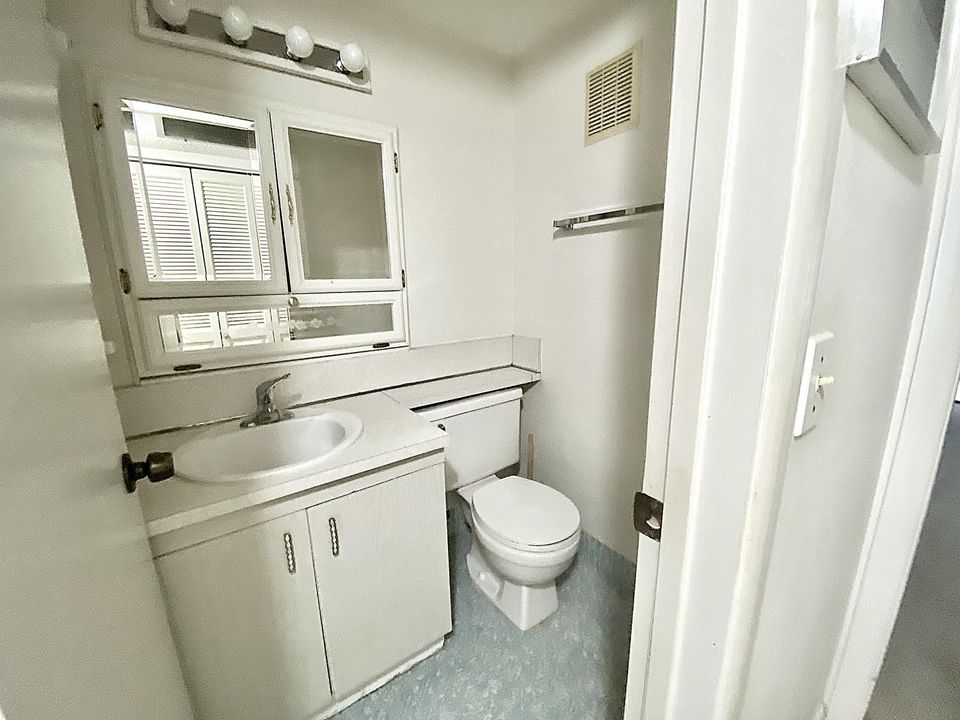 For Sale: $100,000 (1 beds, 1 baths, 738 Square Feet)