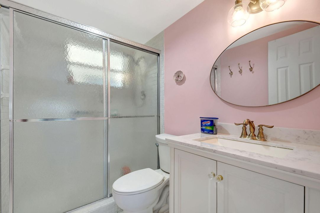 For Sale: $240,000 (2 beds, 2 baths, 738 Square Feet)