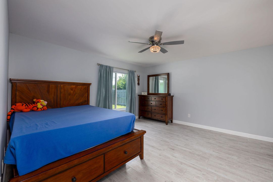 For Sale: $350,000 (2 beds, 2 baths, 1393 Square Feet)