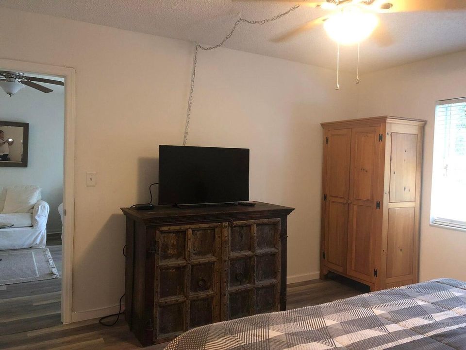 For Rent: $3,000 (2 beds, 2 baths, 955 Square Feet)