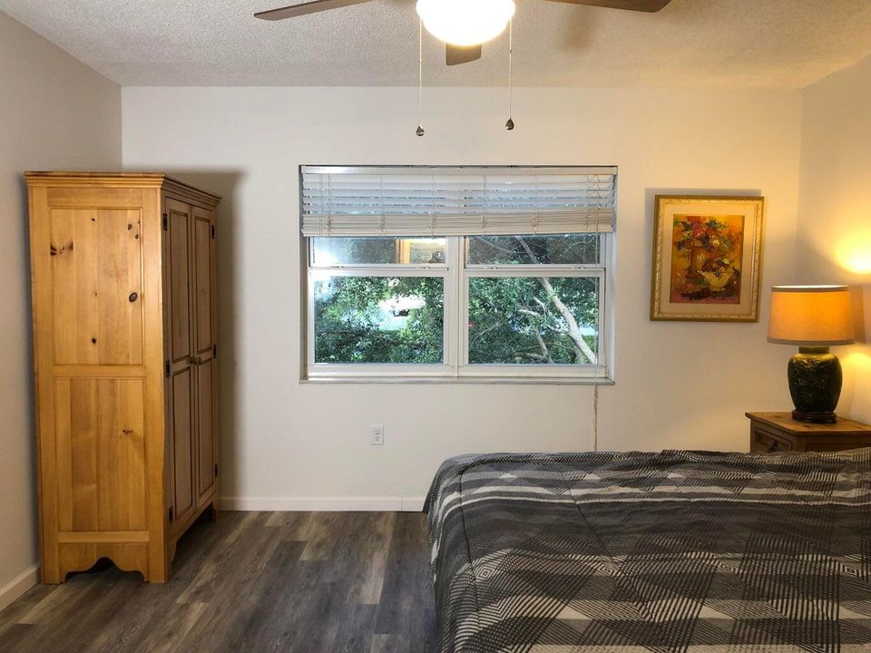 For Rent: $3,000 (2 beds, 2 baths, 955 Square Feet)