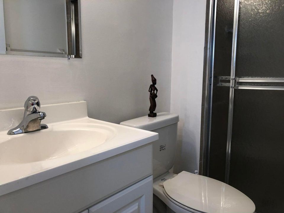 For Rent: $3,000 (2 beds, 2 baths, 955 Square Feet)