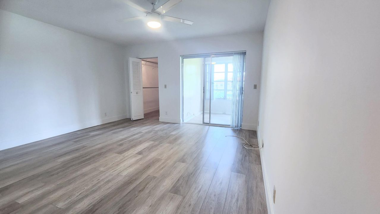 For Rent: $2,200 (2 beds, 2 baths, 1305 Square Feet)