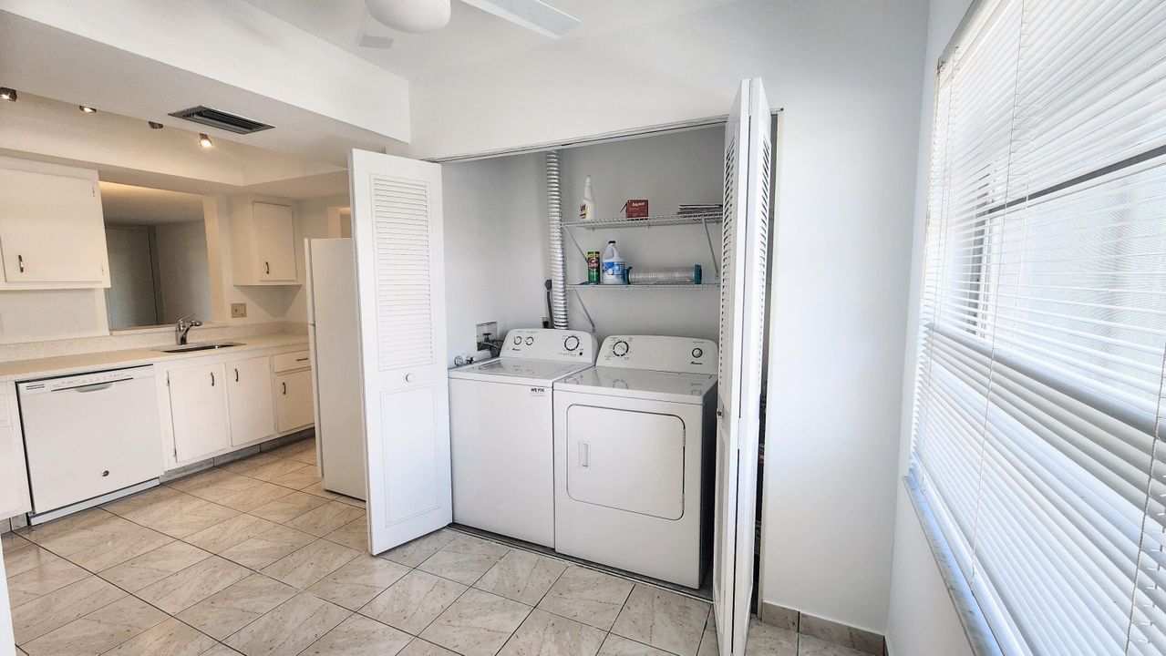 For Rent: $2,200 (2 beds, 2 baths, 1305 Square Feet)