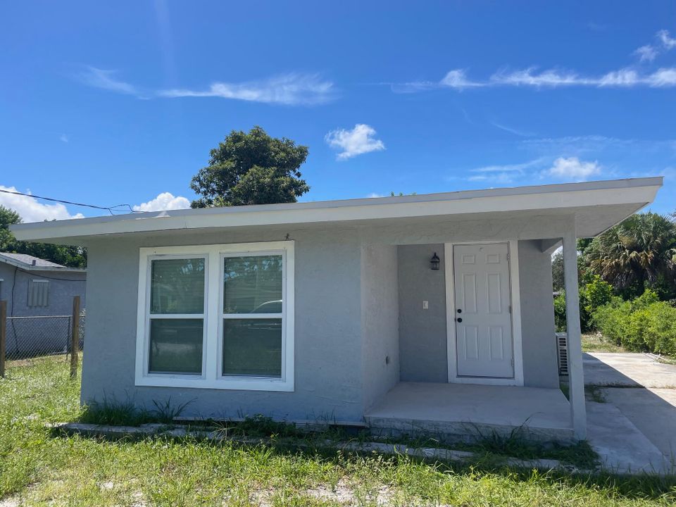 For Rent: $1,650 (3 beds, 1 baths, 818 Square Feet)