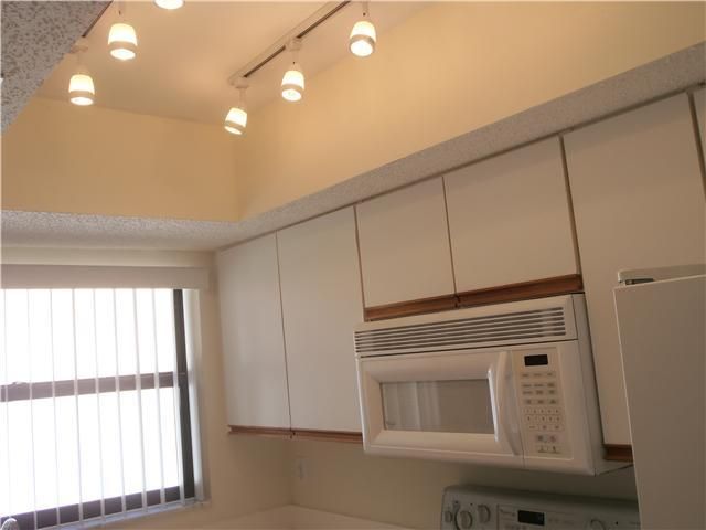 For Rent: $2,250 (2 beds, 2 baths, 1200 Square Feet)